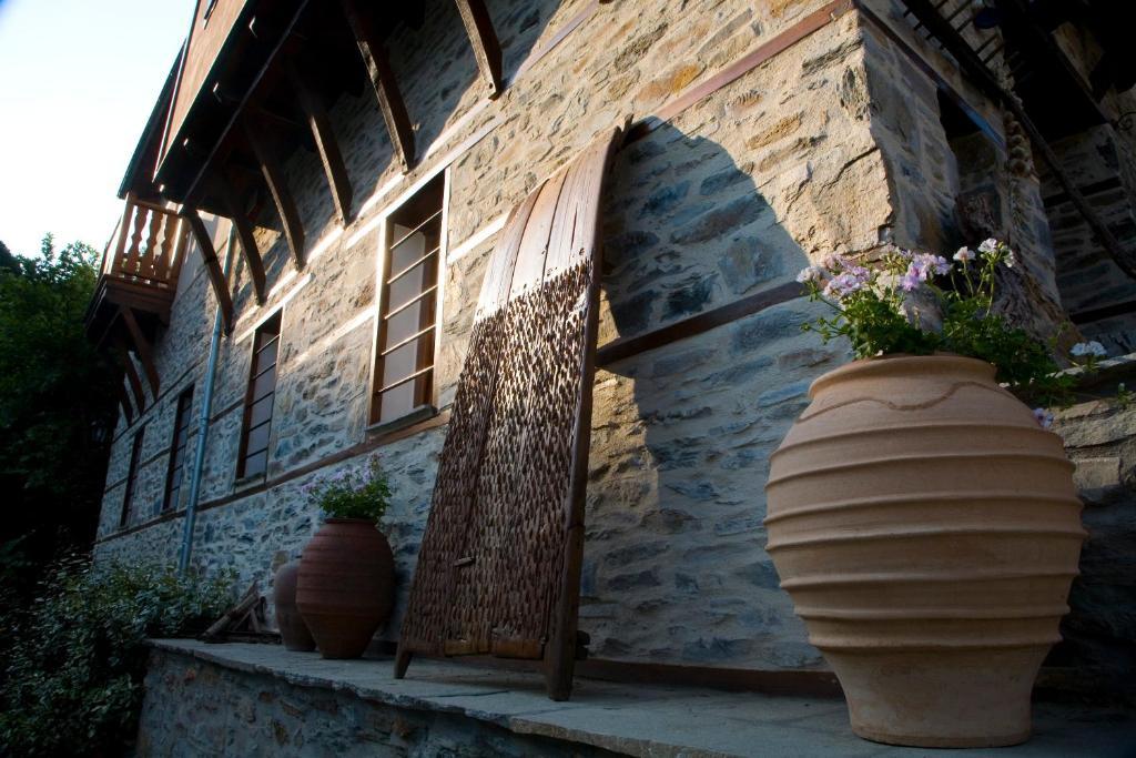Viraggas Traditional Hotel Vrástama Exterior photo
